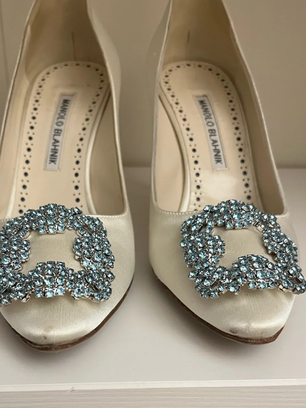 Manolo Blahnik Hangisi 90 Satin Pump with Blue Crystal Buckle 35.5 - Picture 12 of 15